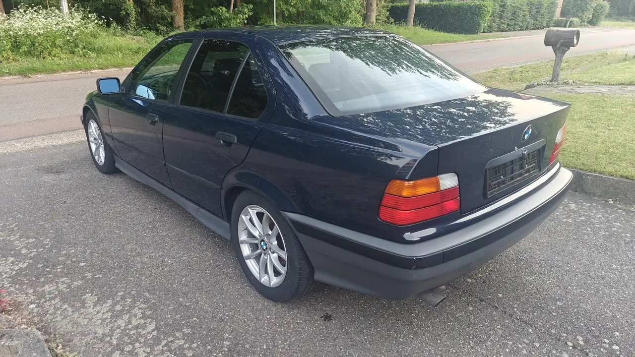 BMW 320i, foto 6