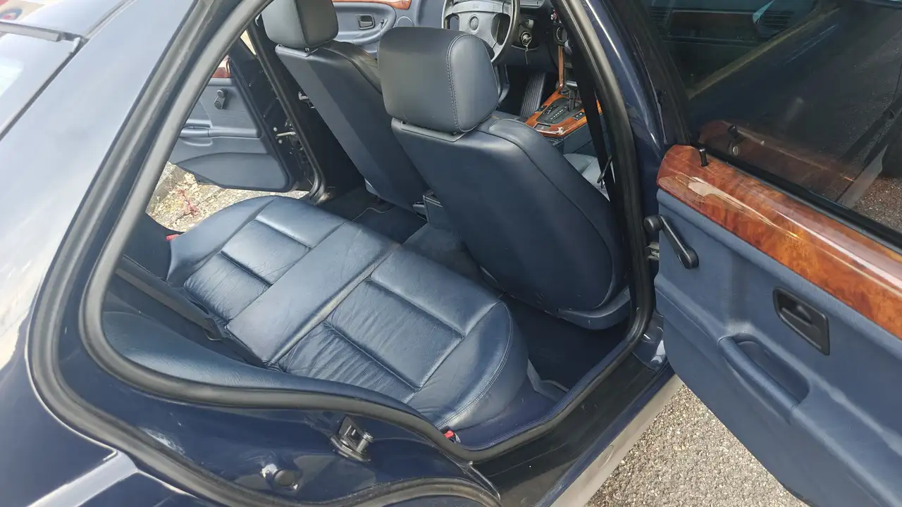 BMW 320i, foto 12