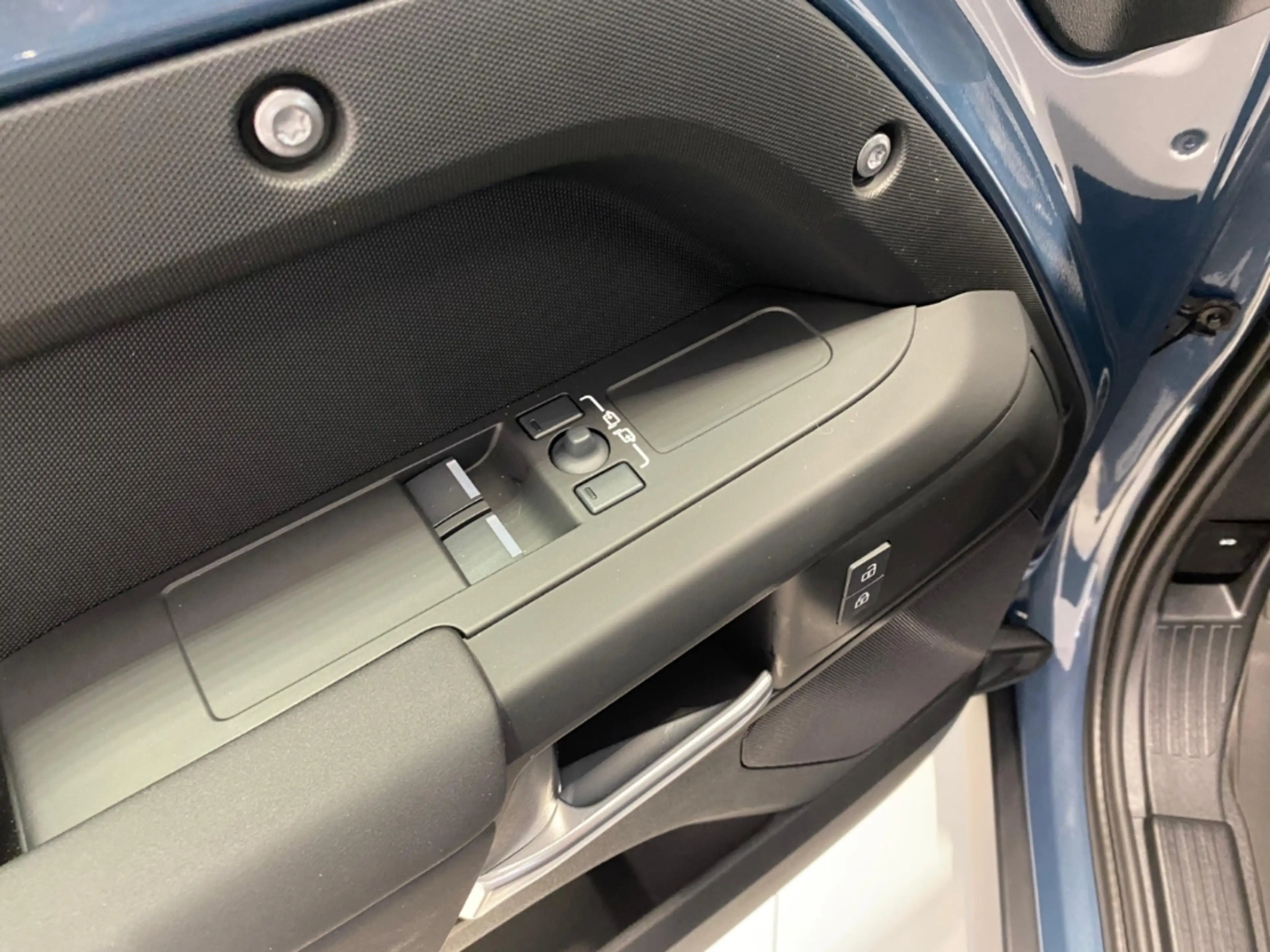 Land Rover Defender 90 D250 Hard Top S AHK WKP AT-REIFEN — photo 10