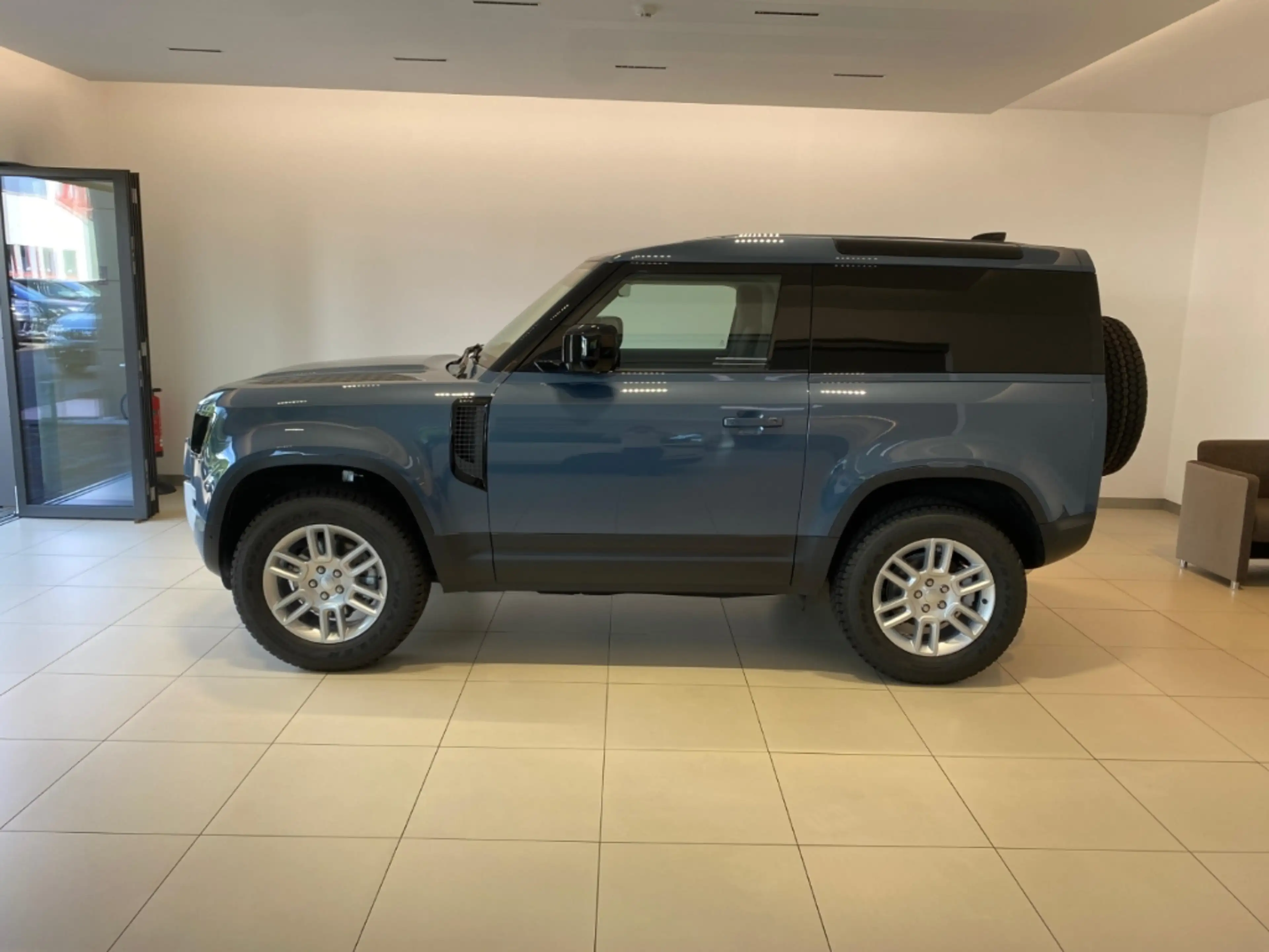 Land Rover Defender 90 D250 Hard Top S AHK WKP AT-REIFEN — photo 3
