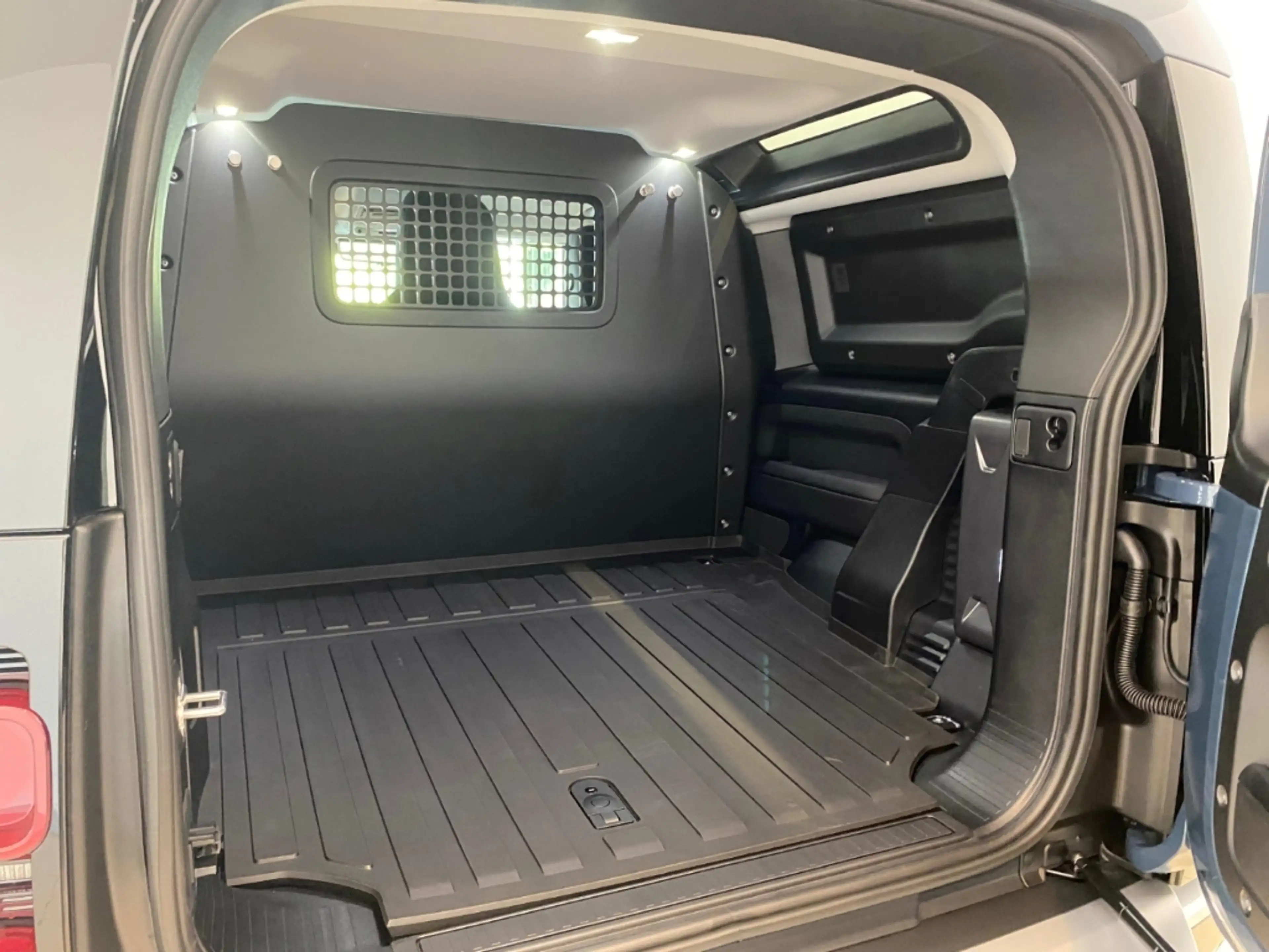 Land Rover Defender 90 D250 Hard Top S AHK WKP AT-REIFEN — photo 14