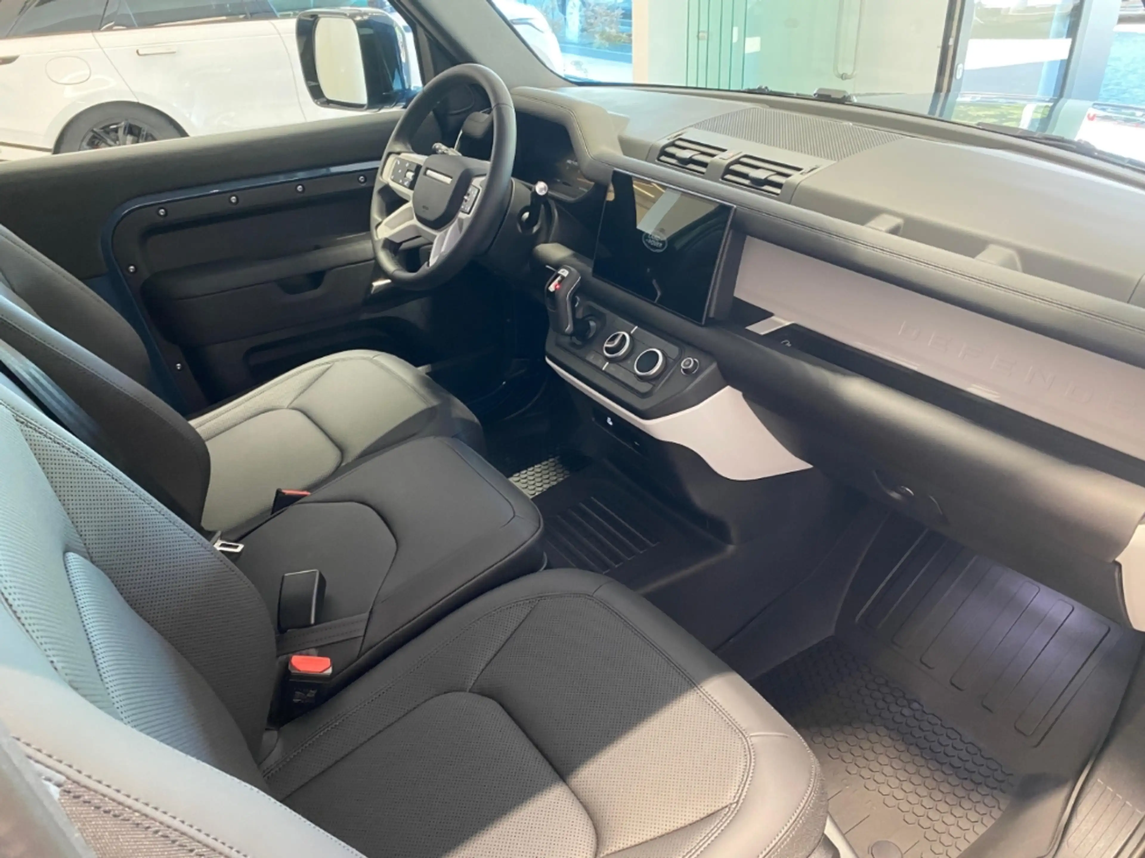 Land Rover Defender 90 D250 Hard Top S AHK WKP AT-REIFEN — photo 11