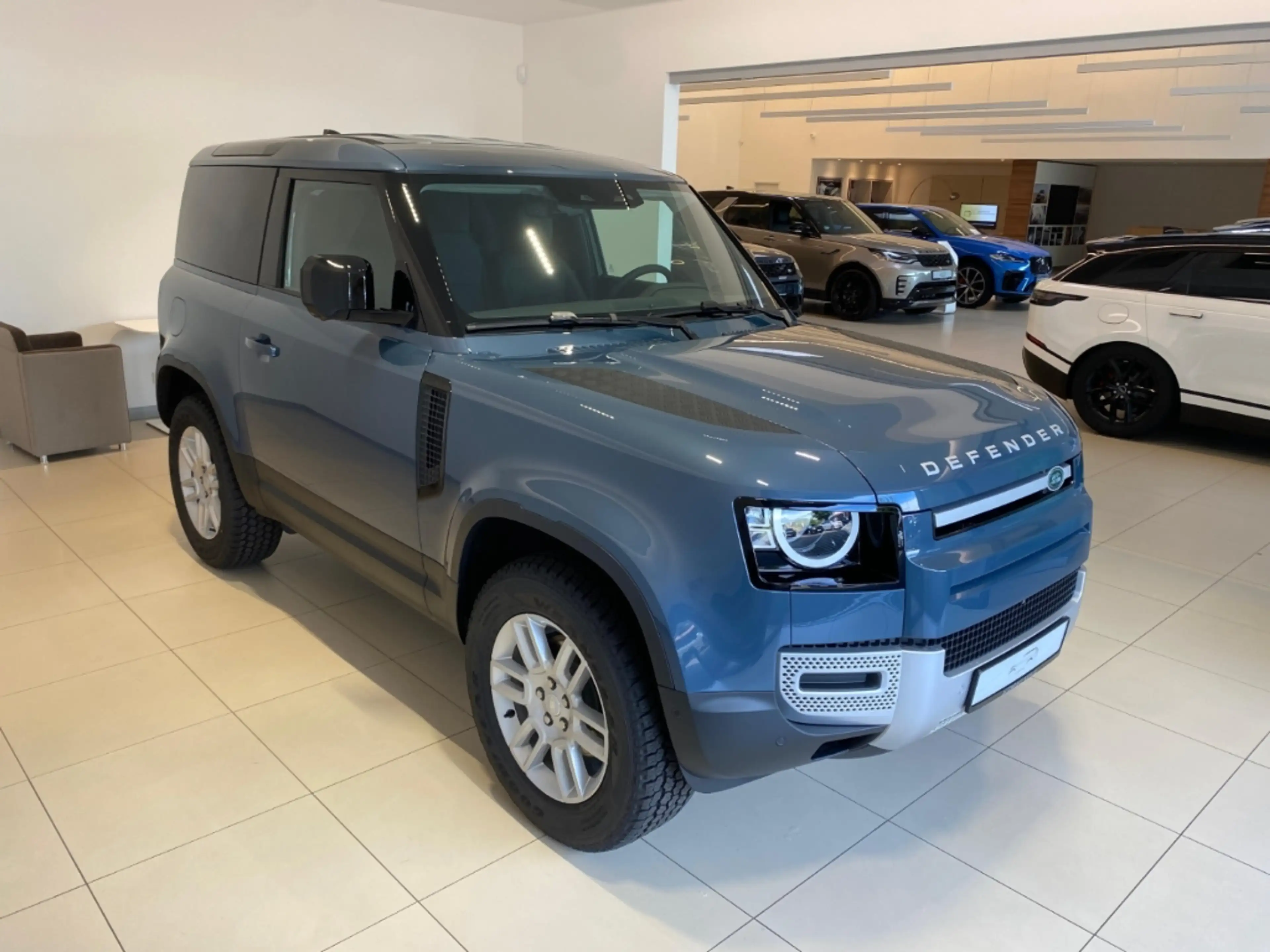 Land Rover Defender 90 D250 Hard Top S AHK WKP AT-REIFEN — photo 2