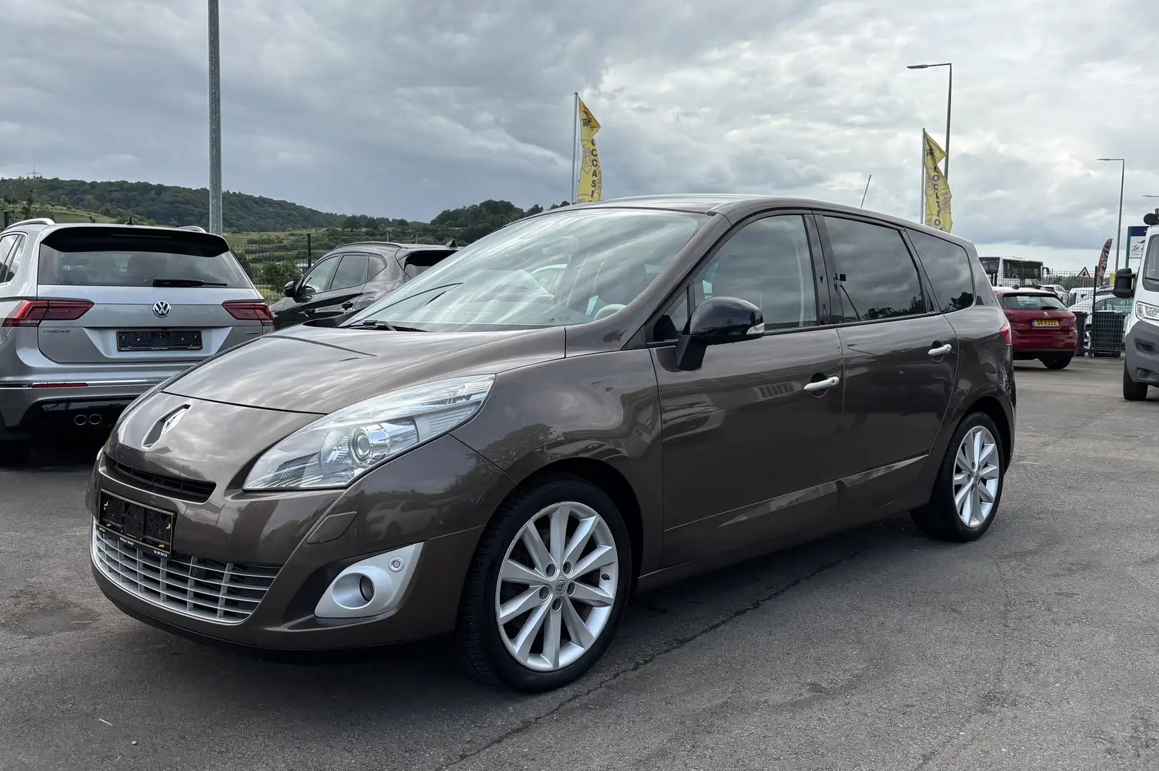 Renault Grand Scenic 2.0dCi 150CV Auto. 7Places Marrón - 1