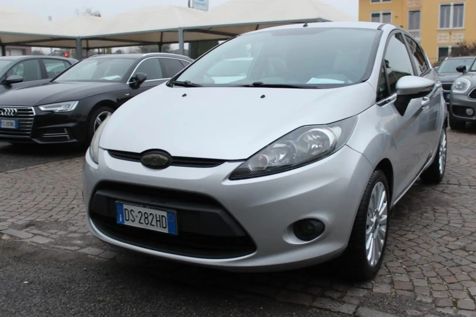Ford Fiesta + 1.2 82CV 5 porte Zilver - 1