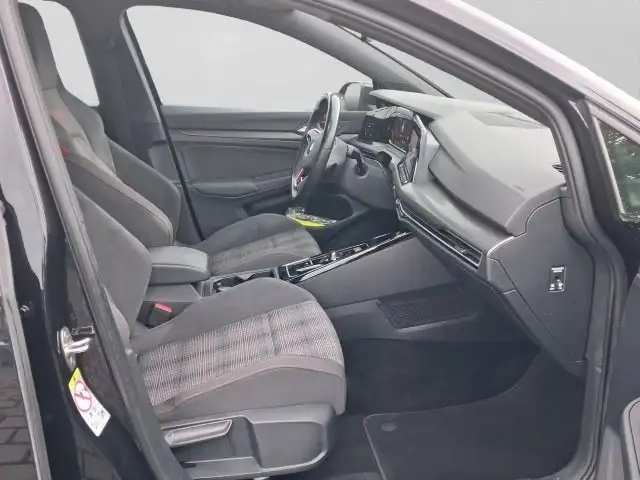 Volkswagen Golf view 4