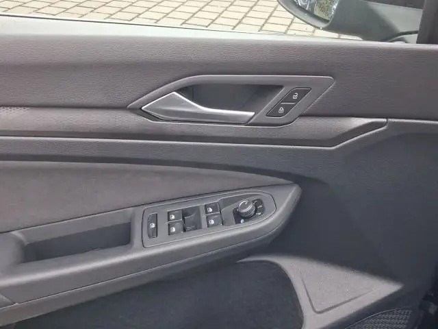 Volkswagen Golf view 8