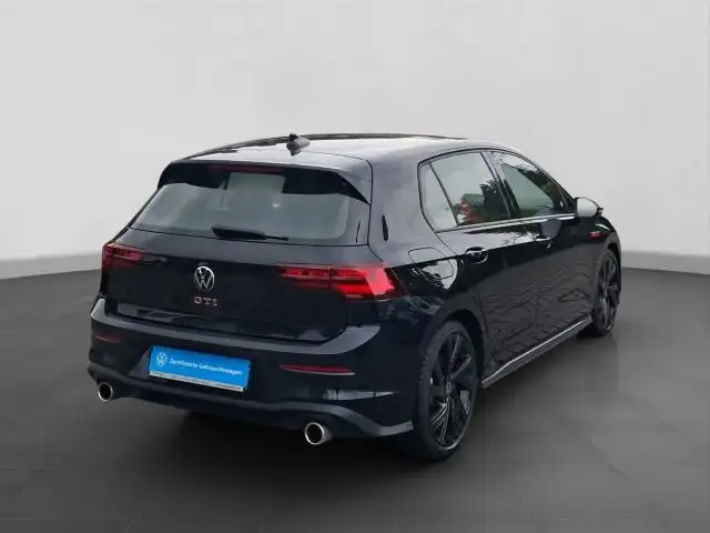Volkswagen Golf view 3