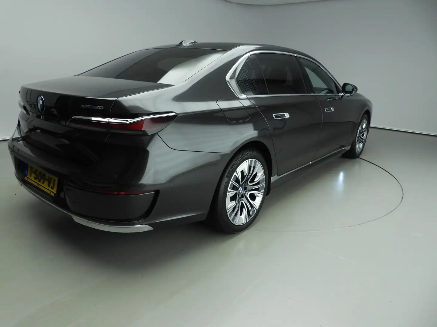 BMW i7 xDrive60 | LED | HUD | Active cruise | Active stee Grijs - 2