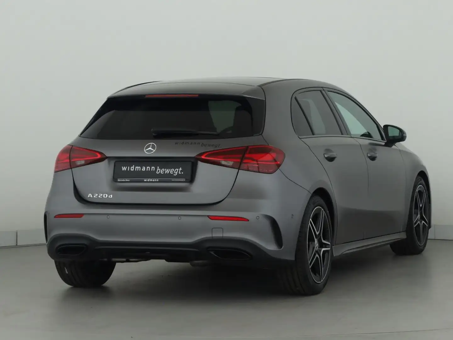 Mercedes-Benz A 220 d Pano Night SpurW W-Paket S-Sitz PDC SHZ Grau - 2