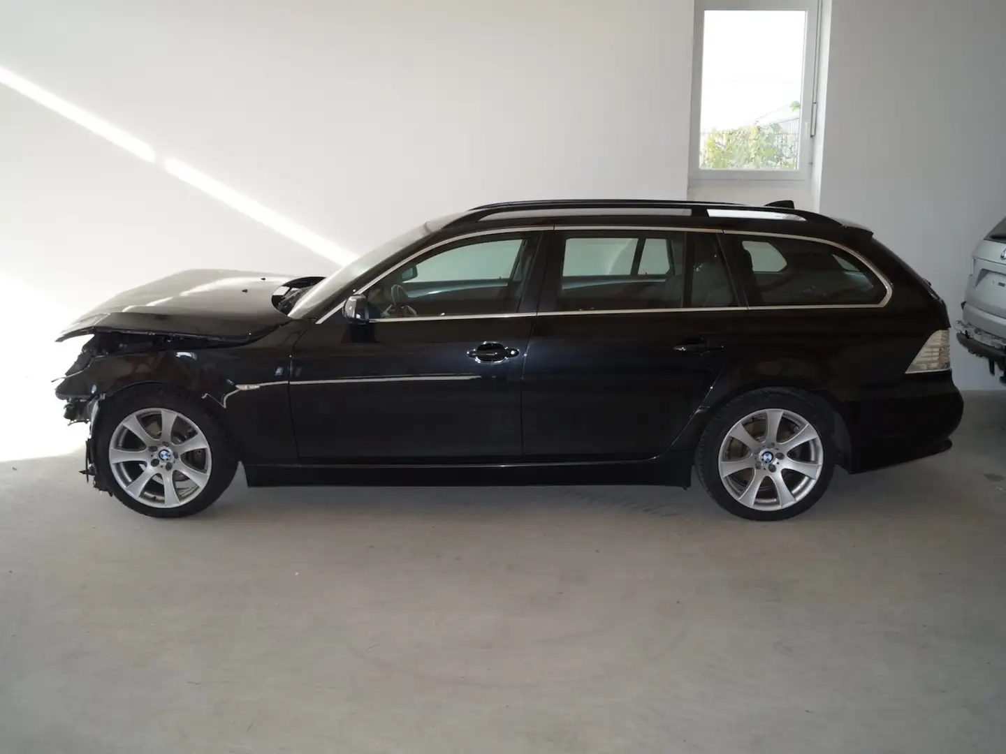 BMW 520 520d A Touring * Navi * Xenon * Alu 18´ * AHK * Zwart - 2