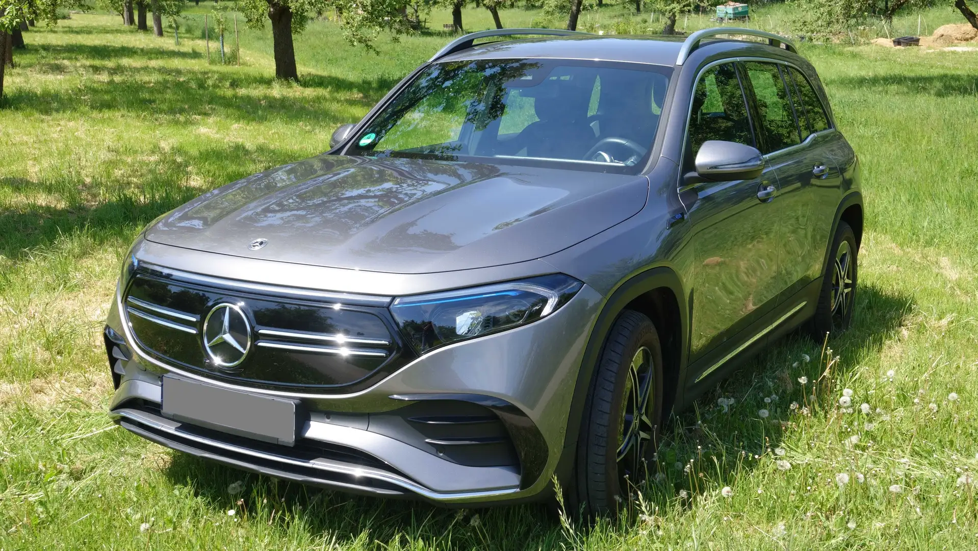Mercedes-Benz EQB 300 *AMG*neuwertigerZustand*gepflegt*nur 10.800Km*Ambi Szürke - 1