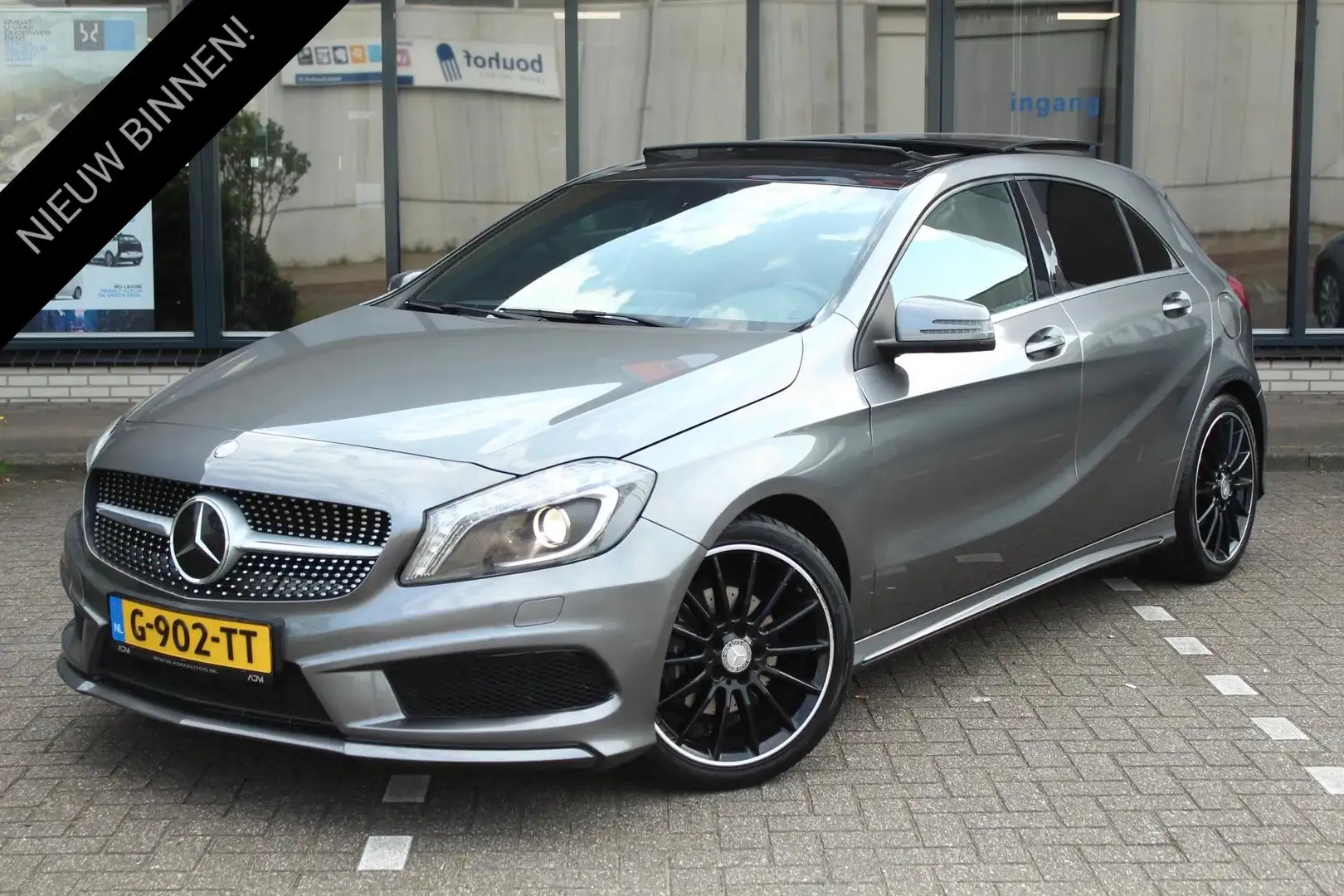Mercedes-Benz A 180 AMG Pakket Panaroma Dak Grijs - 1