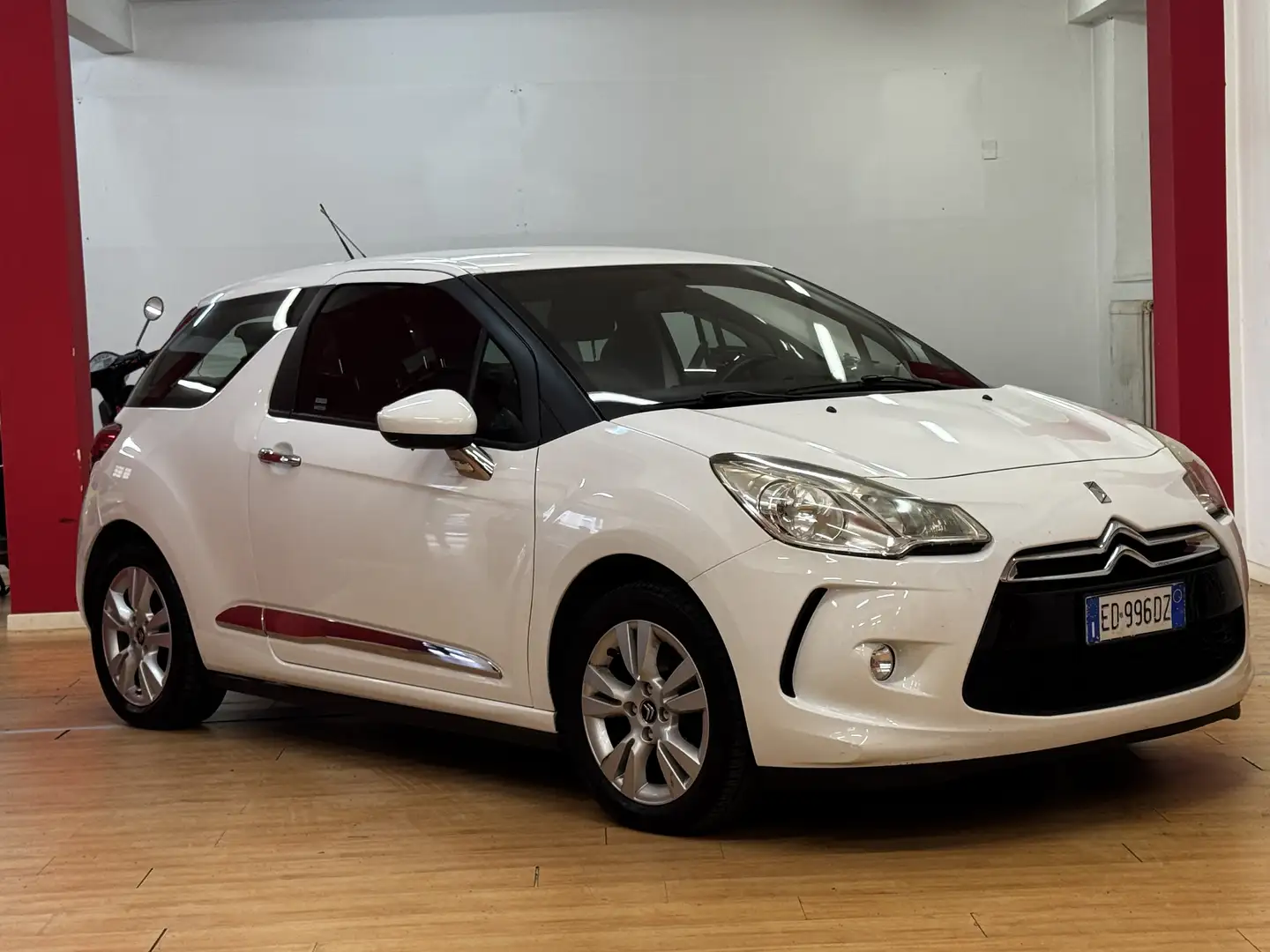 Citroen DS3 1.4 vti Chic 95cv Bellissima Garantita Bianco - 1