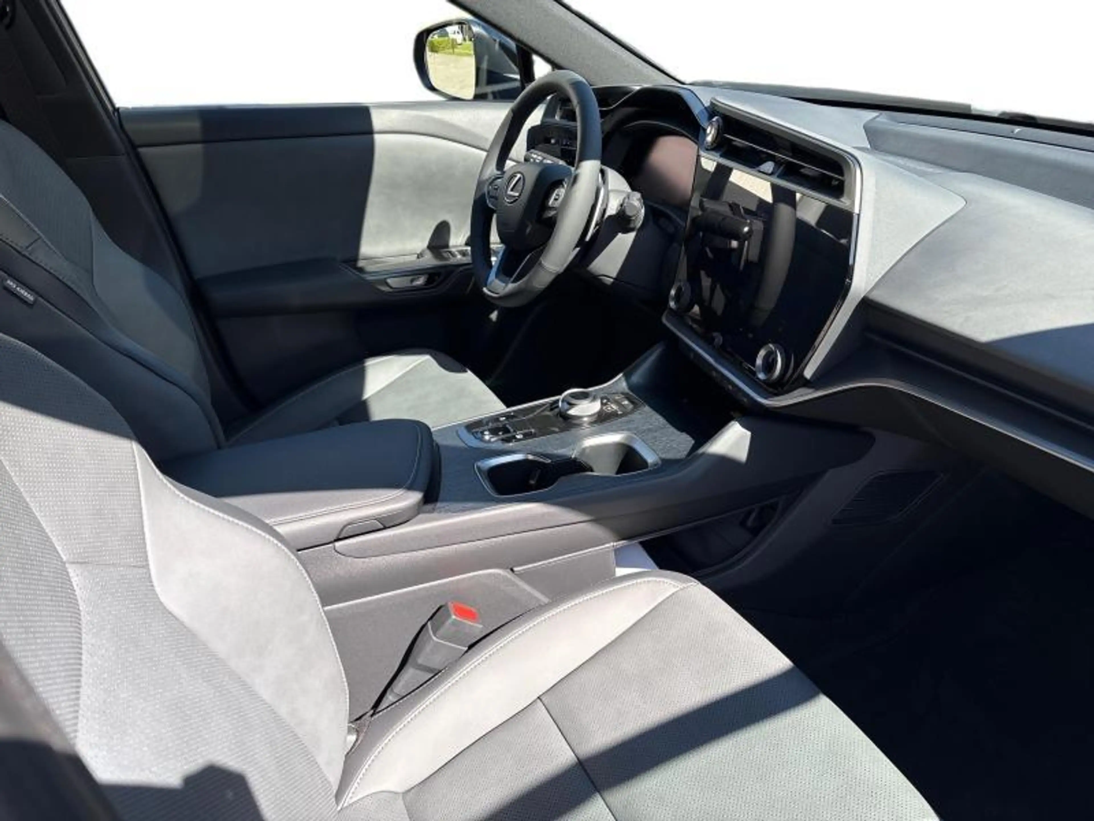 Lexus RZ 350e Executive Line — photo 6