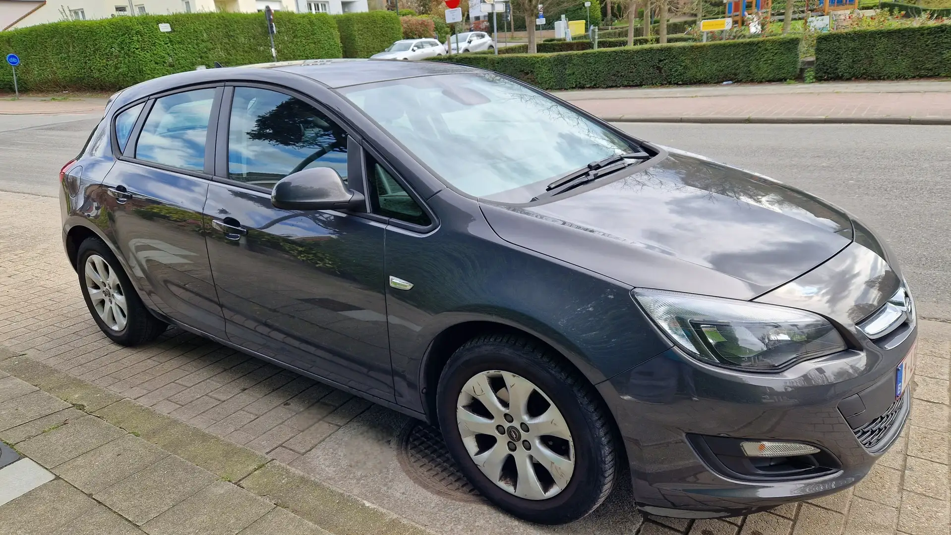 Opel Astra 1.6i Enjoy, Automatique, NAVI Grijs - 1
