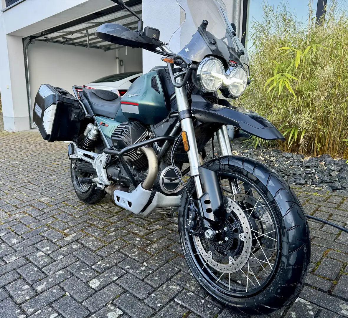 Moto Guzzi V 85 TT Green - 1