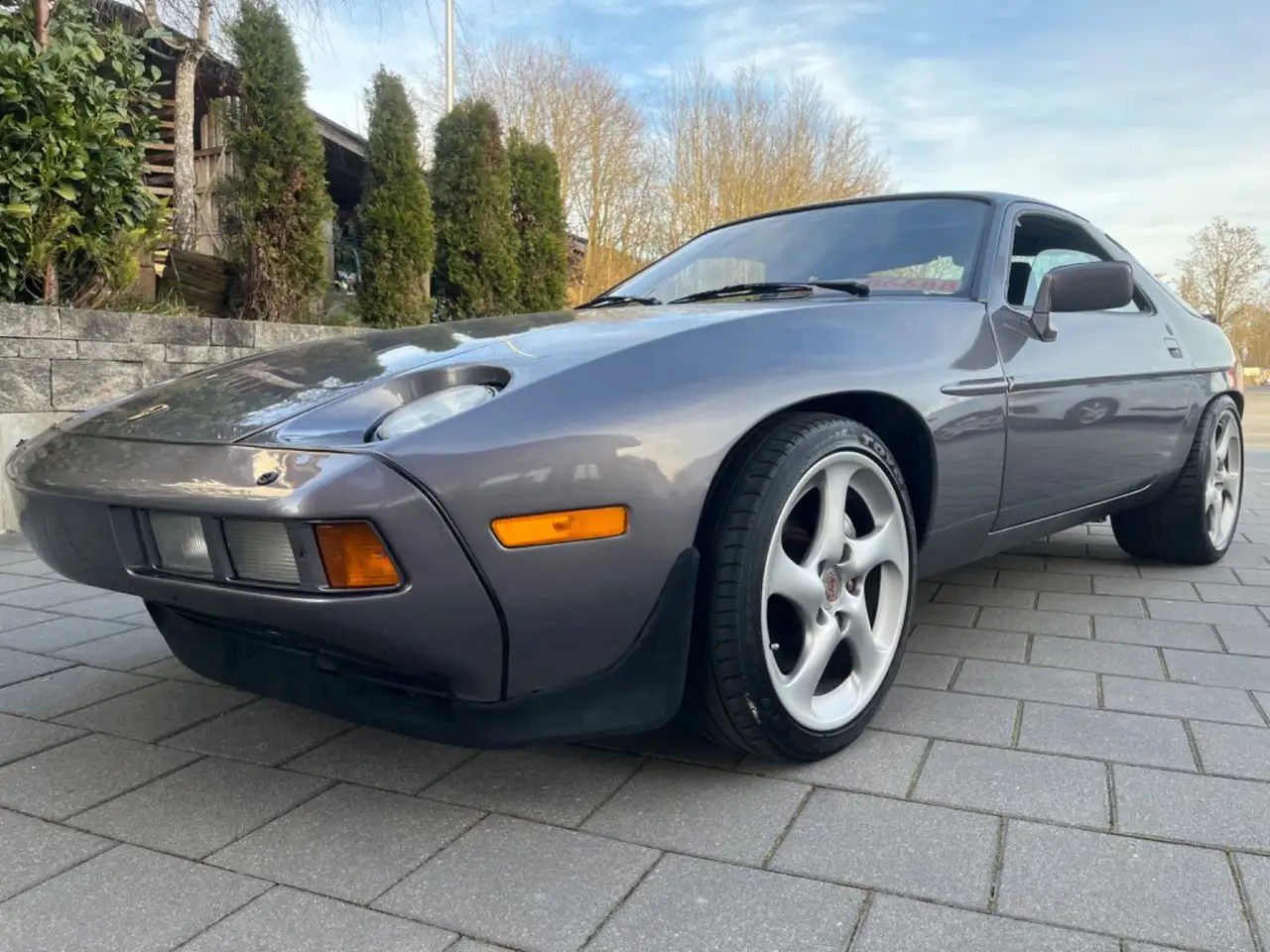 Porsche 928