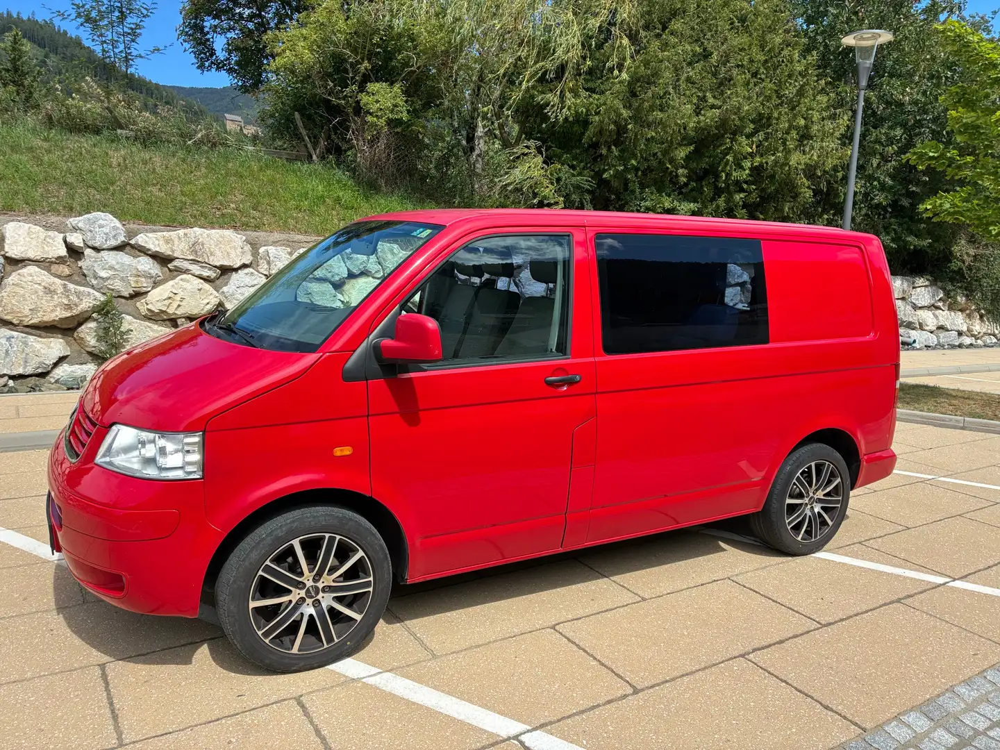 Volkswagen T5 Kombi Kombi 2,5 TDI 4motion D-PF Rot - 1