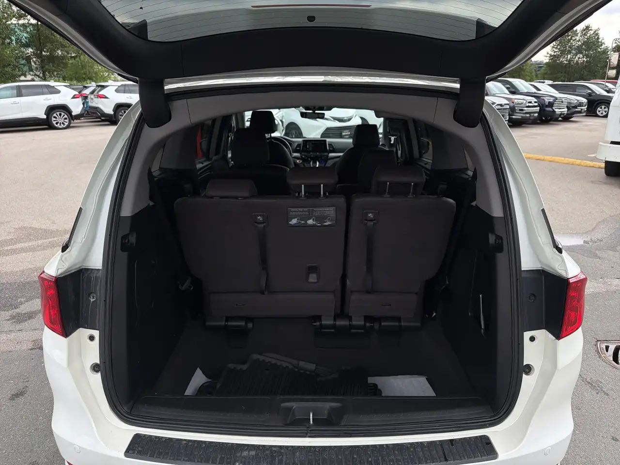 Honda Odyssey снимка Honda Odyssey