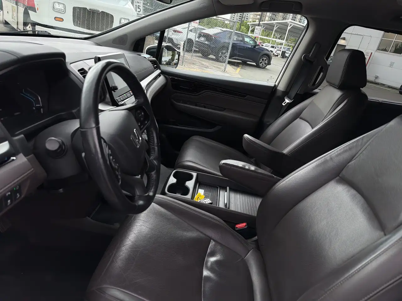 Honda Odyssey снимка Honda Odyssey