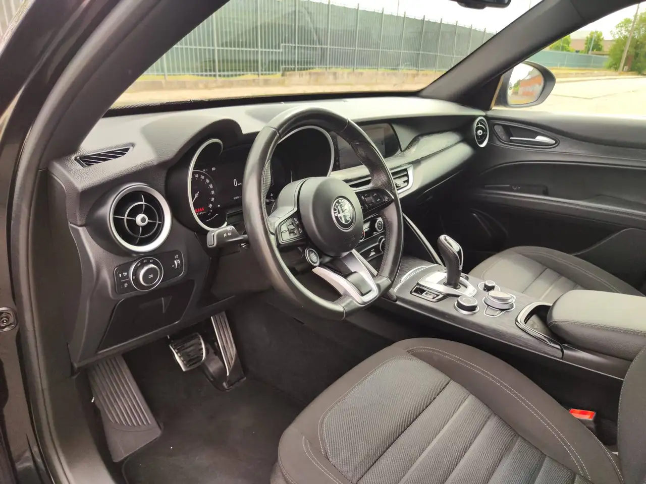 Alfa Romeo Stelvio 2023 — фото 11