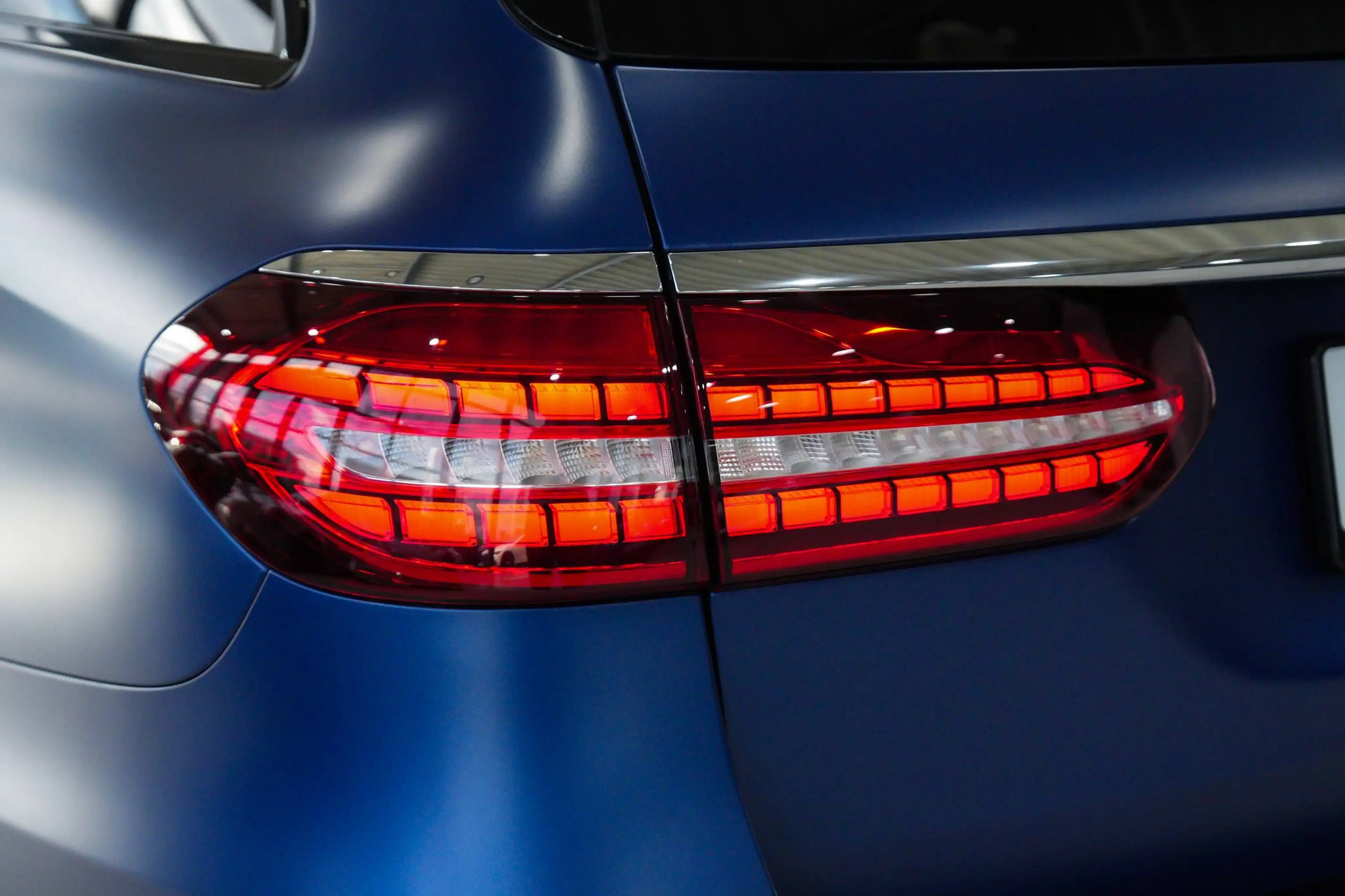 Mercedes-Benz E 63 AMG S 4Matic*NIGHT*PERF-ABGAS*360°*PANO*LED — photo 12