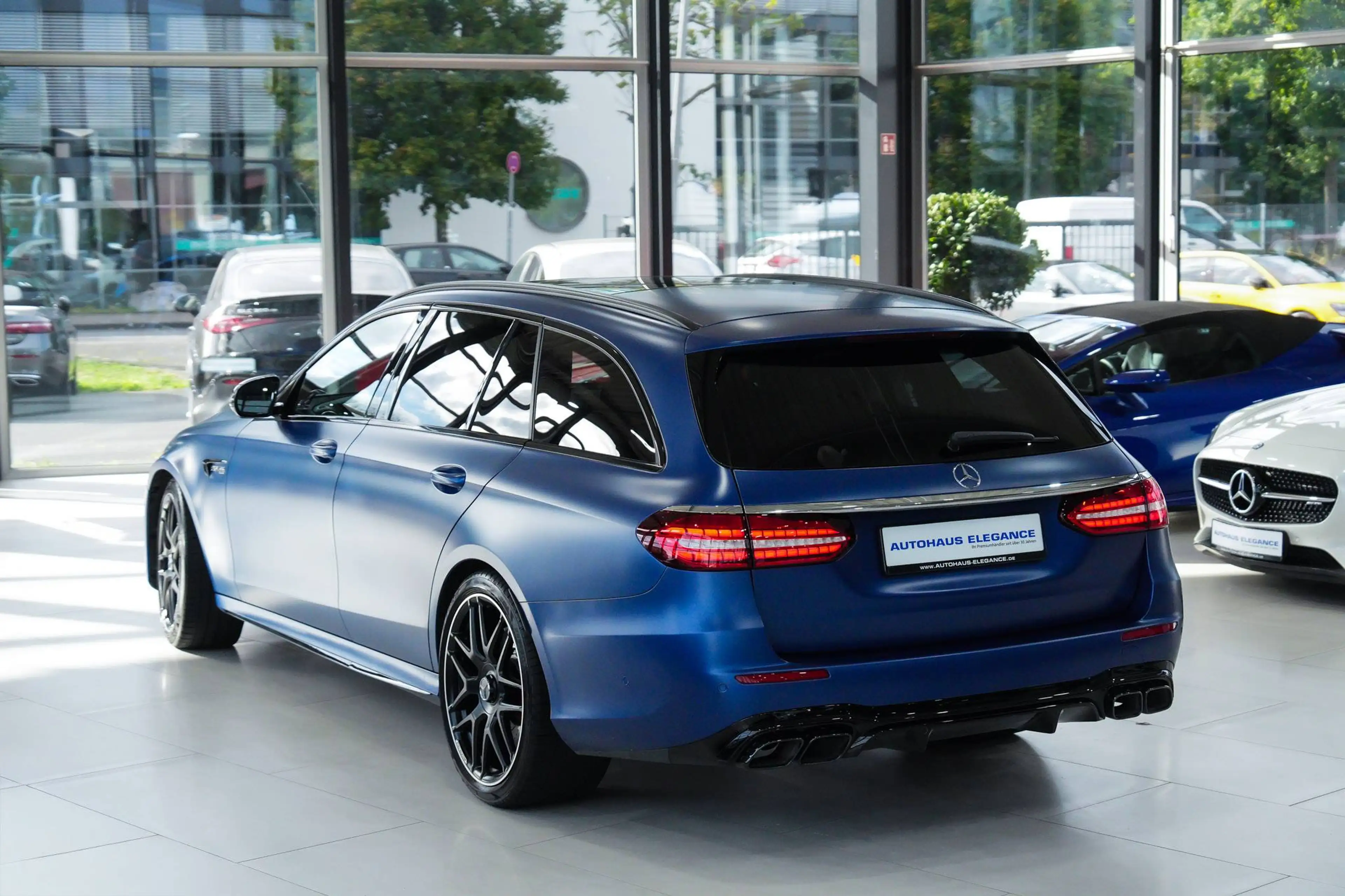 Mercedes-Benz E 63 AMG S 4Matic*NIGHT*PERF-ABGAS*360°*PANO*LED — photo 10