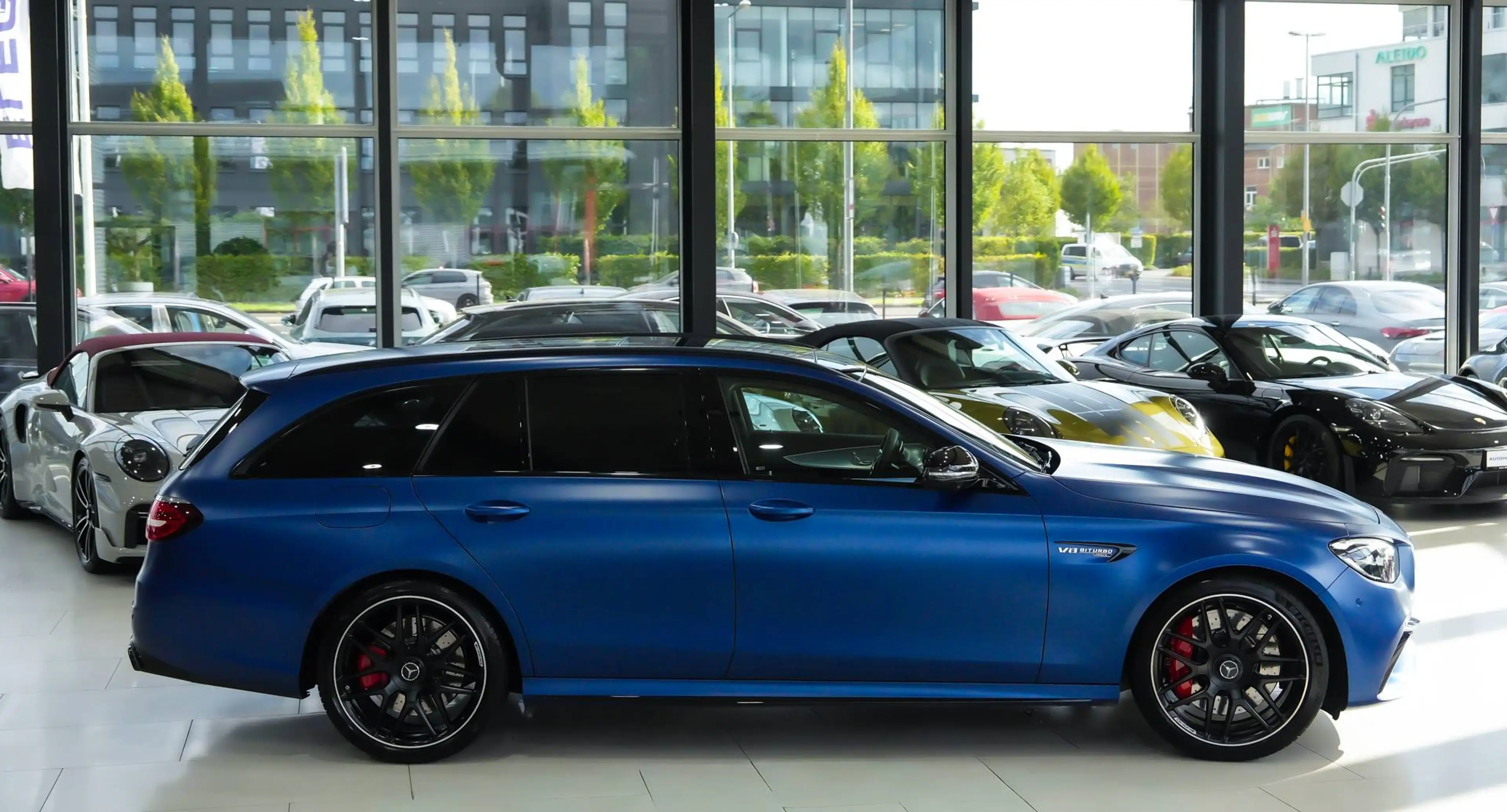 Mercedes-Benz E 63 AMG S 4Matic*NIGHT*PERF-ABGAS*360°*PANO*LED — photo 6
