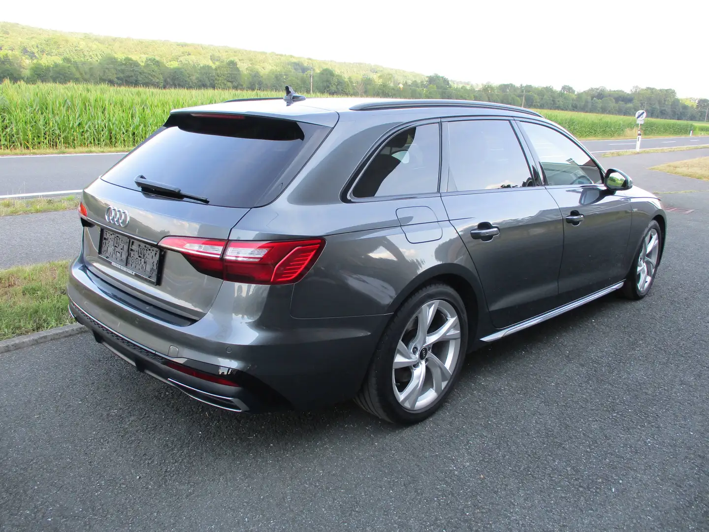 Audi A4 35 TDI S line Grau - 2