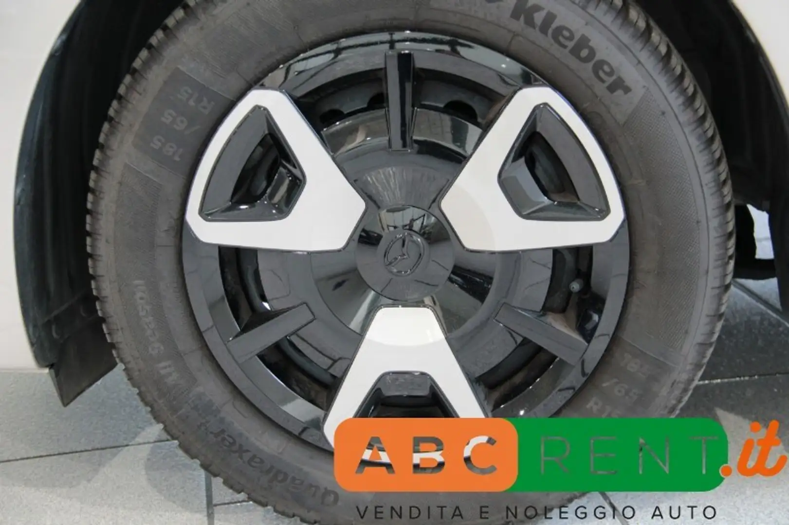 Mazda 2 Mazda2 1.5 Skyactiv-G Centre-Line Beige - 2