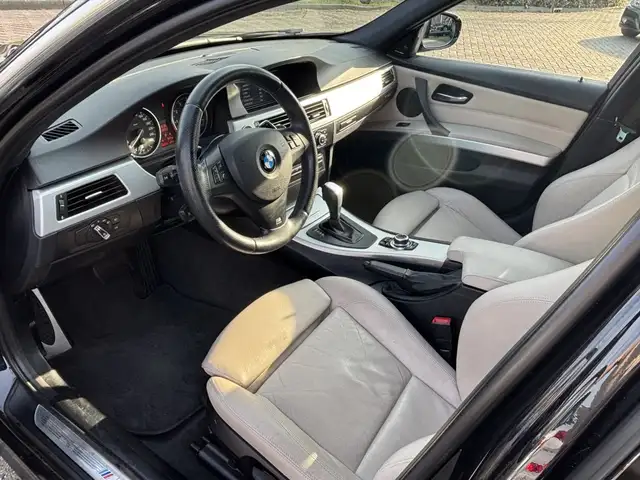 BMW 3 Series view 10