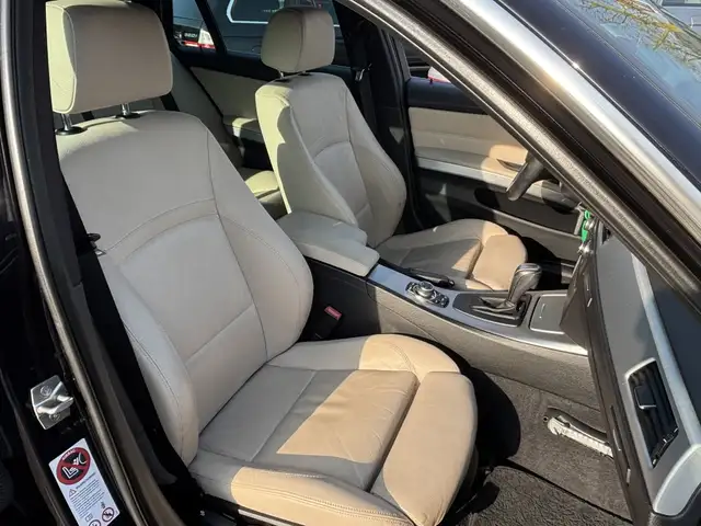 BMW 3 Series view 11