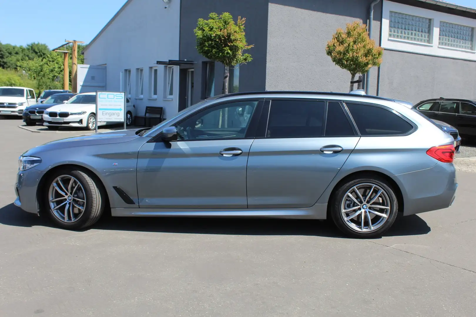 BMW 520 d Tour. M Sportpaket +Panoramad.+HUD+ACC+NAVI Pro+ Gris - 1