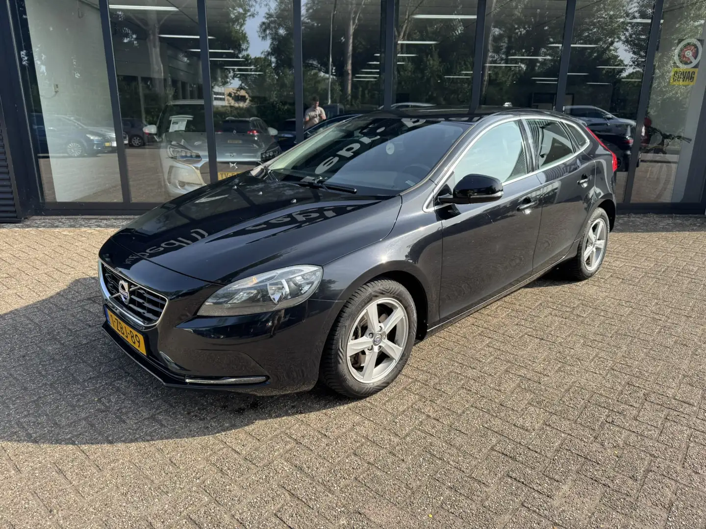Volvo V40 2.0 D4 191pk Momentum*Navi*ECC*EXPORTPRIJS* Noir - 2
