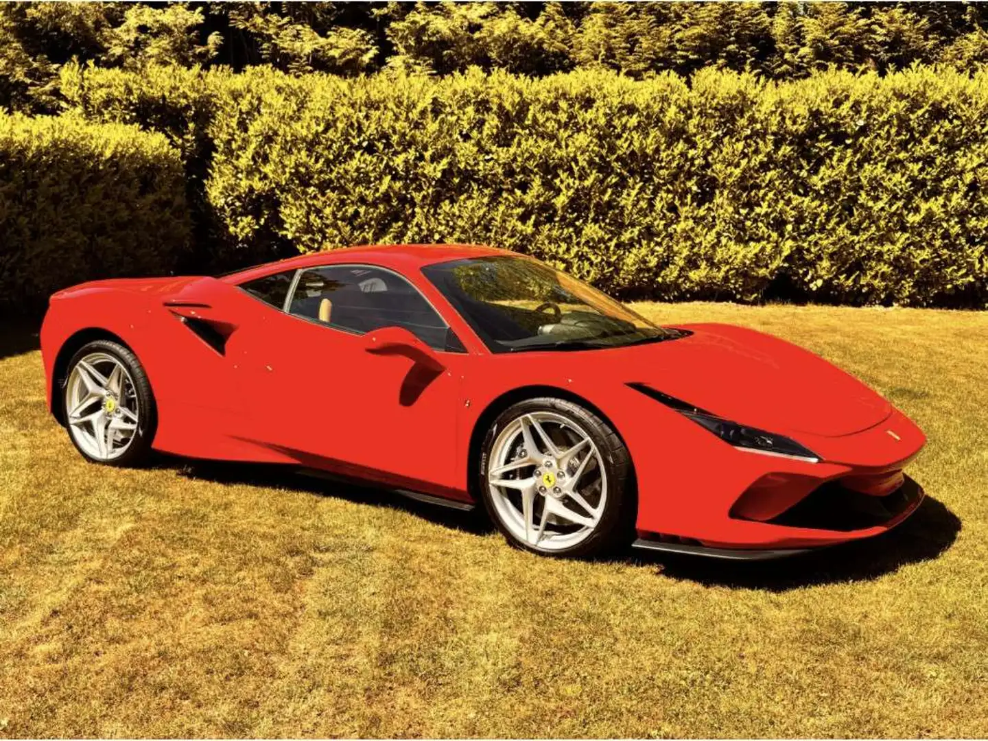 Ferrari F8 Tributo V8 bi-turbo Coupé DCT 1.H/S-H/R-CAM/R-SEATS/CARBO Rouge - 2