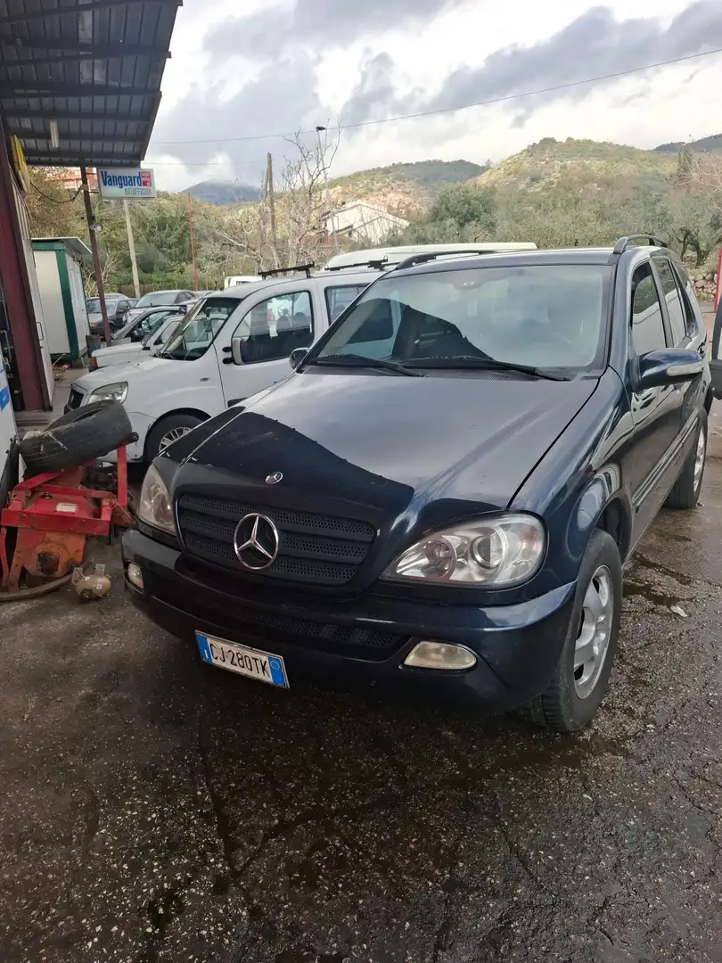 Mercedes-Benz 270 - 1