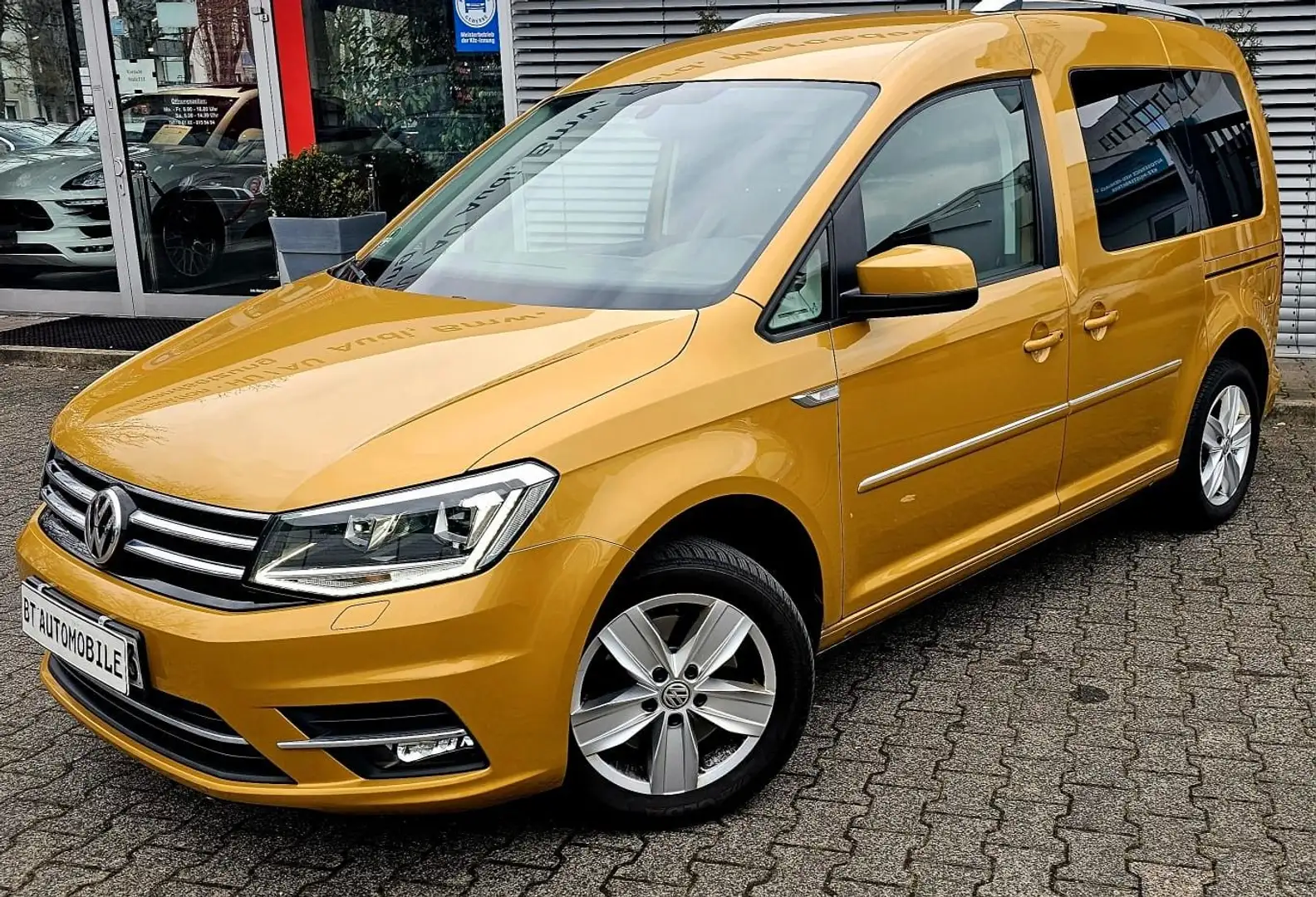 Volkswagen Caddy PKW Highline BMT AHKupplung Navi Goud - 2