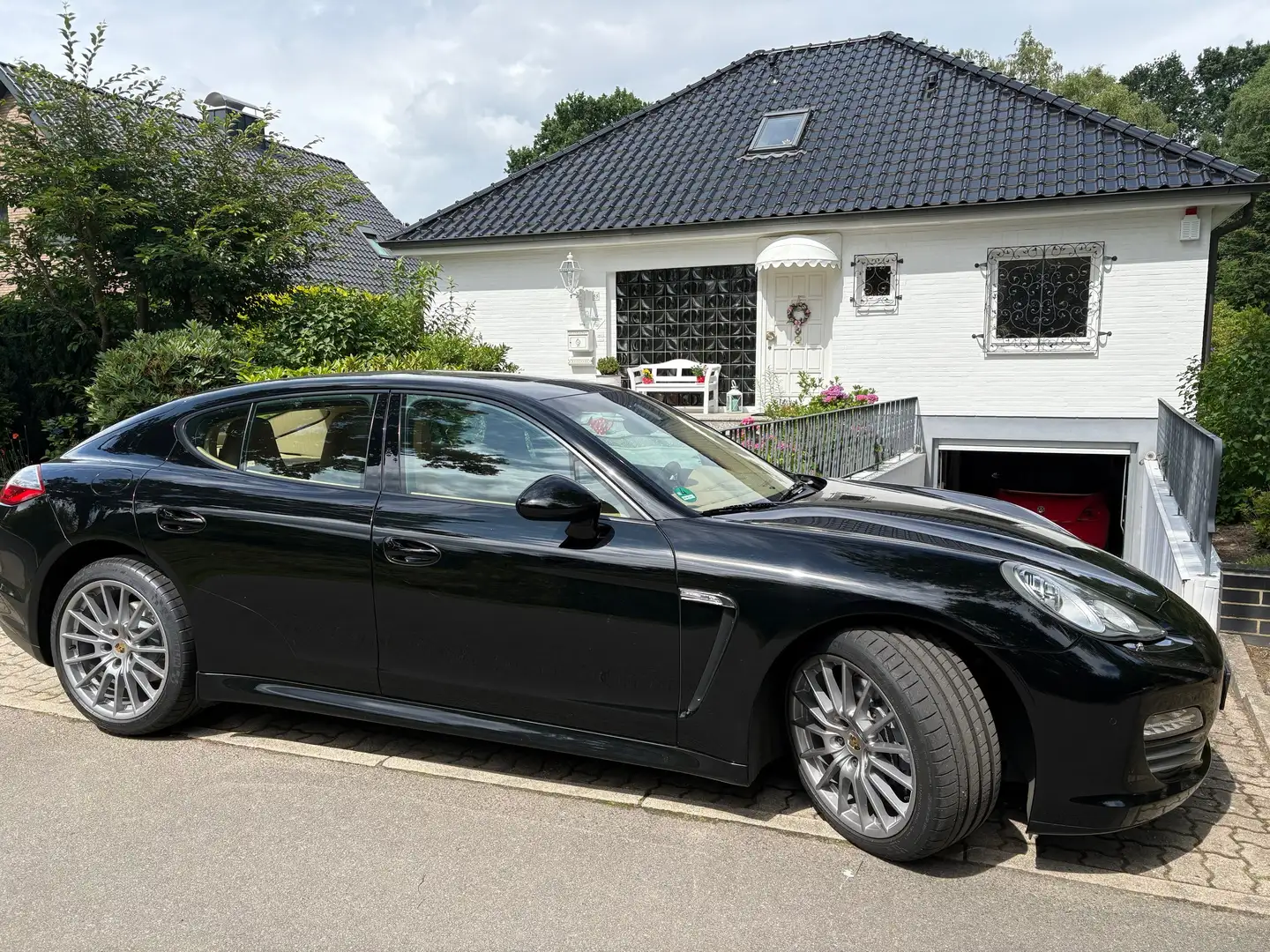 Porsche Panamera Panamera 4 PDK Schwarz - 1