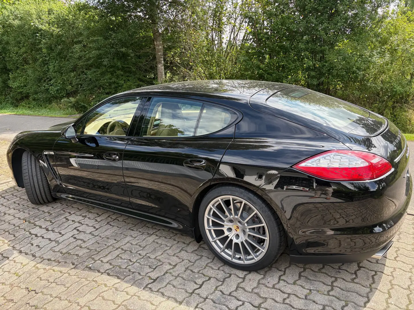 Porsche Panamera Panamera 4 PDK Schwarz - 2