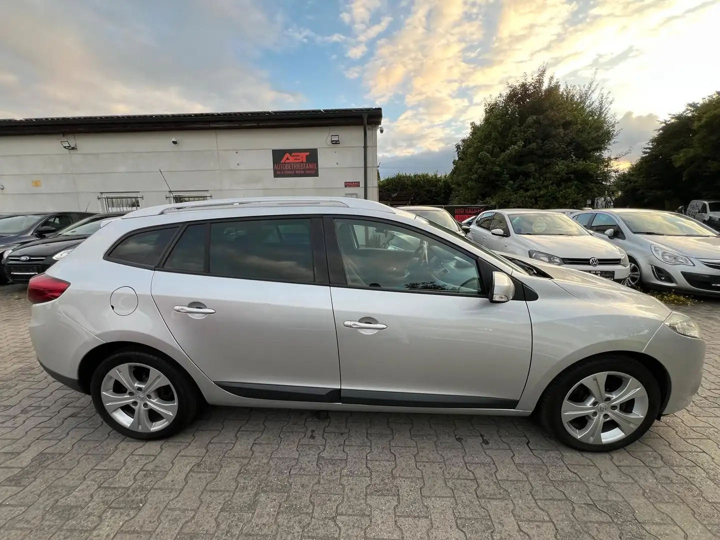 Renault Megane Grandtour  1.6, TÜV NEU, Klima, PDC, SZH Argento - 2