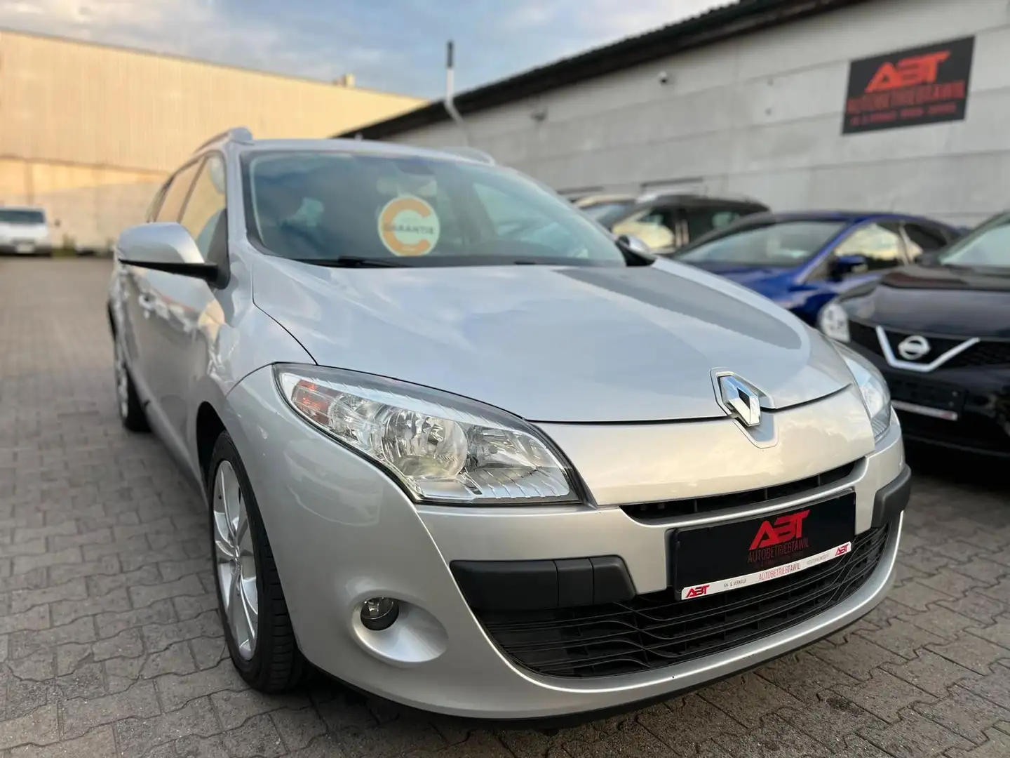 Renault Megane Grandtour  1.6, TÜV NEU, Klima, PDC, SZH Argento - 1