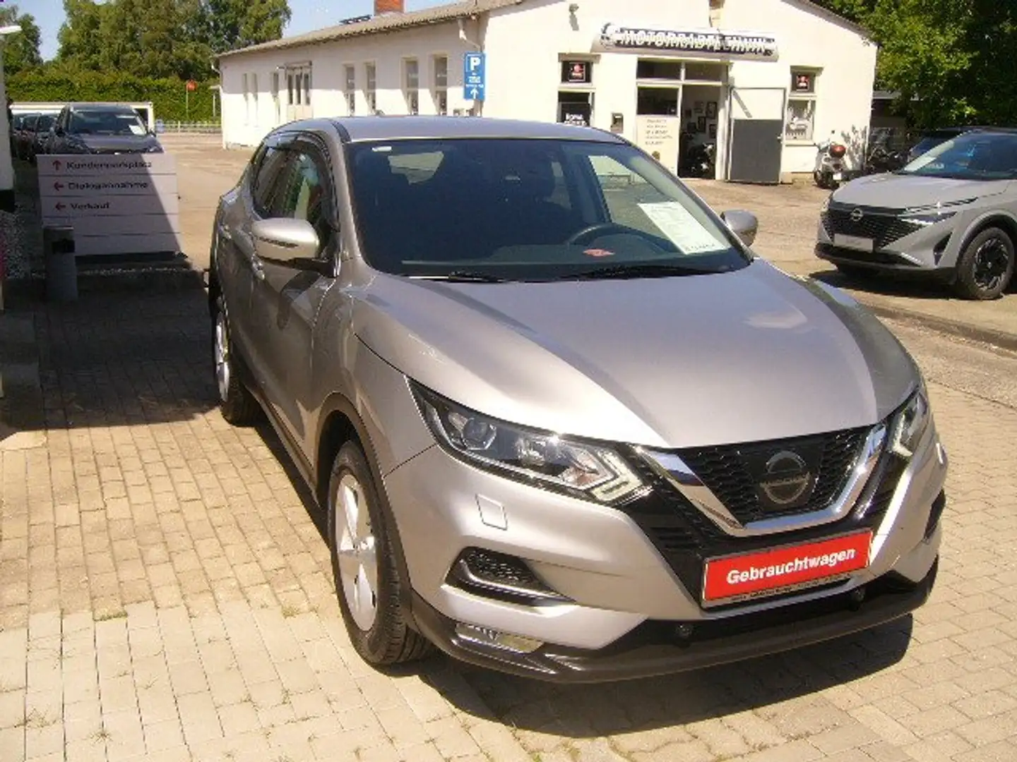 Nissan Qashqai 1,2 DIG-T Acenta Silber - 1