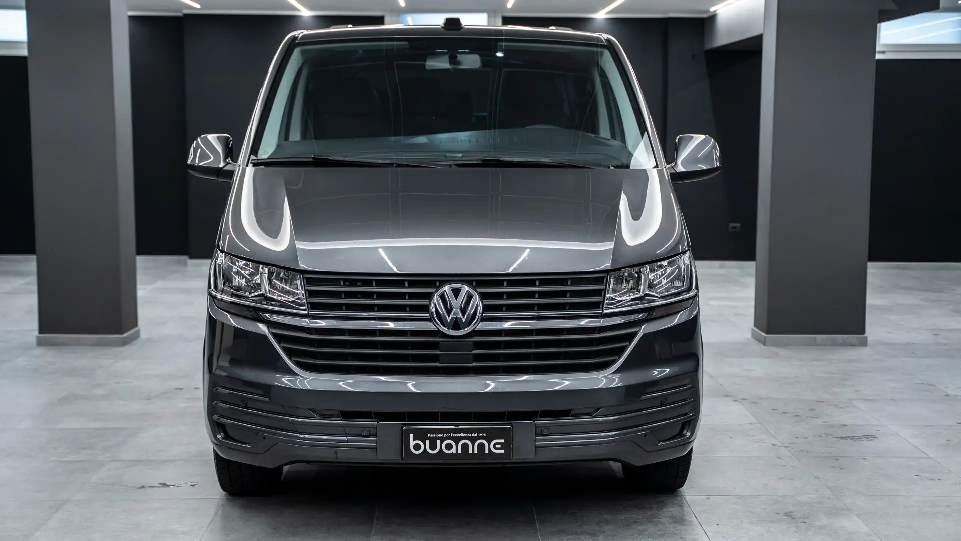 Volkswagen T6.1 Transporter 30 TDI 150CV DSG 9 POSTI NAVI CAR PLAY Grigio - 2