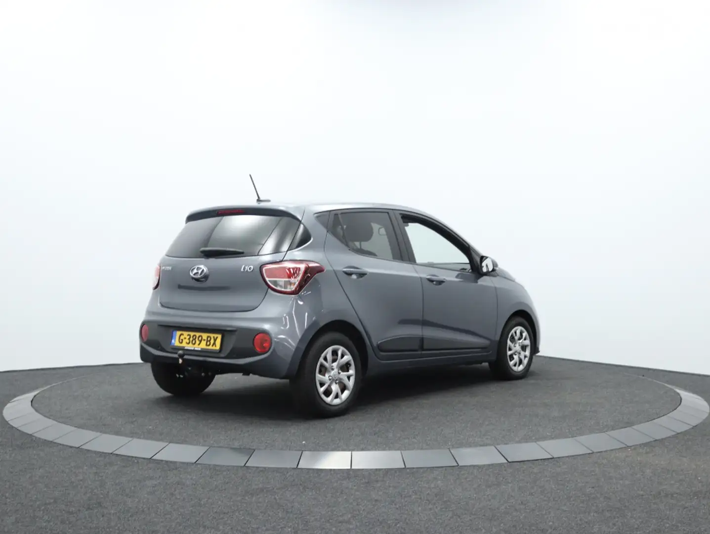 Hyundai i10 1.0i Premium | Trekhaak | Navigatie | Stoelverwarm Grijs - 2