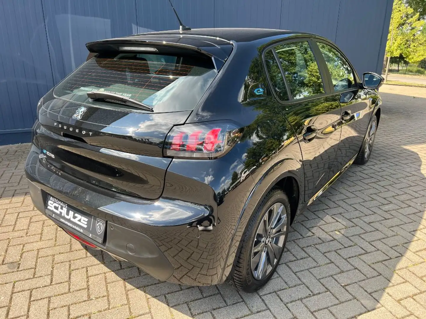 Peugeot 208 Elektromotor 136 Active Pack Schwarz - 2