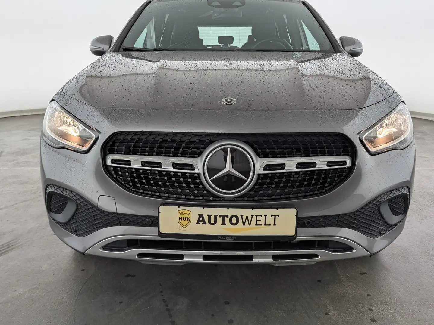 Mercedes-Benz GLA 180 GLA 180 Progressive NAVI+PDC+SHZ+ACC+ Distronic/BC Grau - 2