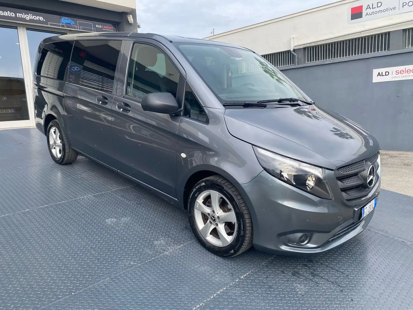 Mercedes-Benz Vito 116 cdi long tourer select auto my19 Grijs - 2