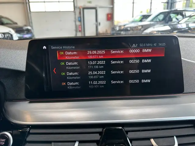 BMW 5 Series view 15