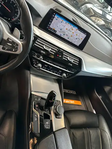 BMW 5 Series view 10